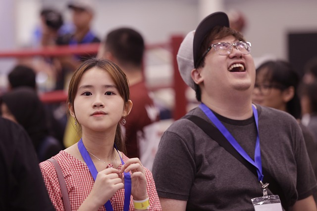 她以为他是个穷小子，分手后才发现他的真实身份