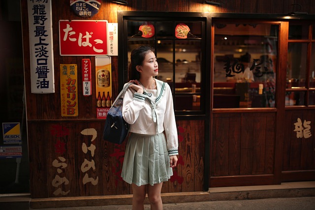 「压垮我的不是大事，是一杯冷掉的咖啡」：如何用心理咨询-思维打捞被忽视的情感创伤
