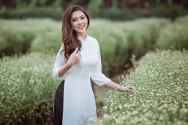 离婚后和他在一起，他却没有给我个名分，我该怎么办