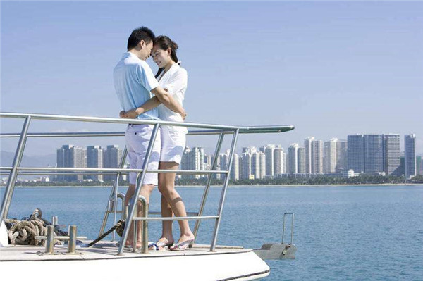 女生更容易恋爱脑？女生什么行为属于恋爱脑？