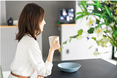 老公染上赌博，和不同的女人发生关系