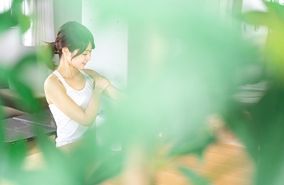 怎样才能在成人世界中学会自主决策？